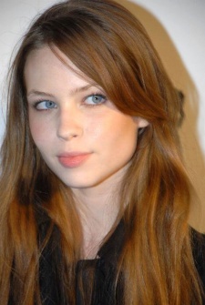 Foto Seiyuu Daveigh Chase
