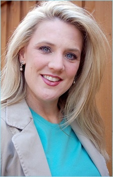 Foto Seiyuu Stephanie Nadolny