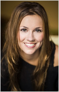 Foto Seiyuu Sarah Tkotsch