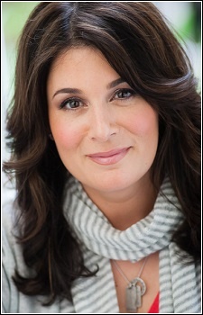 Foto Seiyuu Nicole Oliver