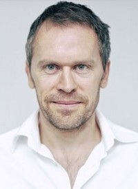 Foto Seiyuu Dirc Simpson