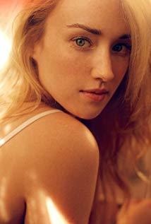 Foto Seiyuu Ashley Johnson