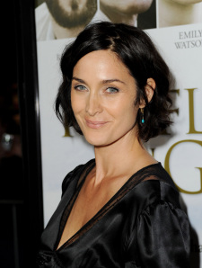 Foto Seiyuu Carrie-Anne Moss
