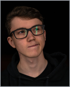 Foto Seiyuu Tom Ferenc