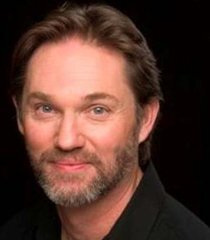 Foto Seiyuu Richard Thomas