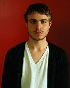 Foto Seiyuu Brady Corbet