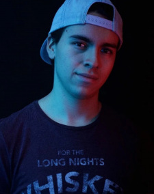 Foto Seiyuu Luis Flores