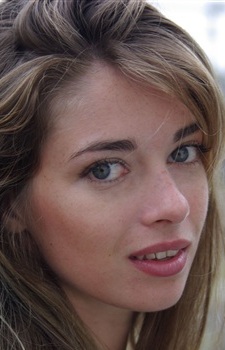 Foto Seiyuu Sarah Barzyk