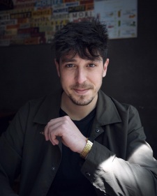 Foto Seiyuu Sergi Mani