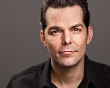 Foto Seiyuu J. Robert Spencer