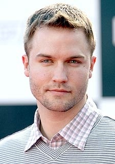 Foto Seiyuu Scott Porter