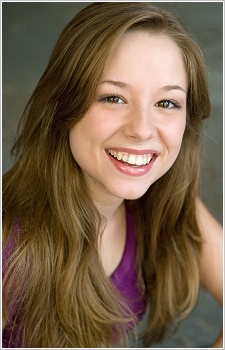 Foto Seiyuu Brittney Karbowski