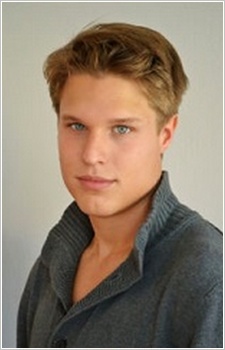 Foto Seiyuu Maximilian Artajo