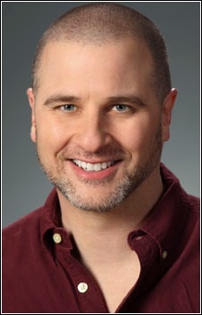 Foto Seiyuu Greg Weisman
