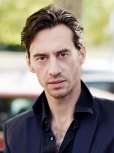 Foto Seiyuu Robert Glatzeder