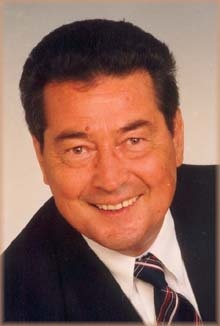 Foto Seiyuu Endre Botár