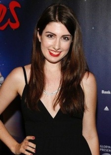 Foto Seiyuu Valerie Rose Lohman