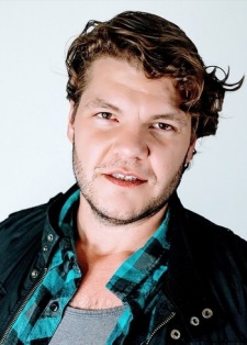 Foto Seiyuu Trent Mills