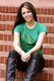 Foto Seiyuu Lauren Moore