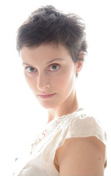 Foto Seiyuu Caroline Mozzone