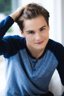 Foto Seiyuu Kieran Walton