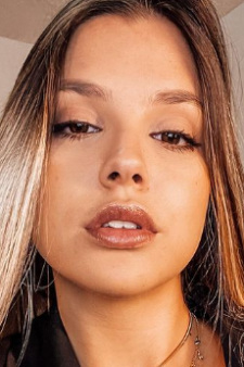 Foto Seiyuu Ana Carolina Balthazar