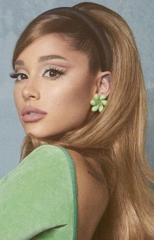 Foto Staf/Seiyuu Ariana Grande