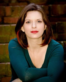 Foto Seiyuu Laura Welsh