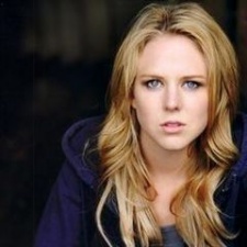Foto Seiyuu Tegan Moss