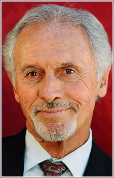 Foto Seiyuu Michael Forest