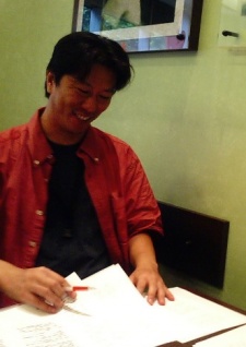 Foto Atsuhiro Tomioka