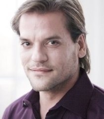 Foto Seiyuu Peter Patrikios