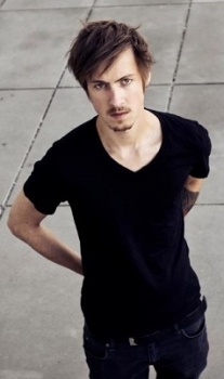 Foto Seiyuu Patrick Roche