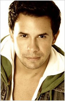 Foto Seiyuu Carlos Arraiz