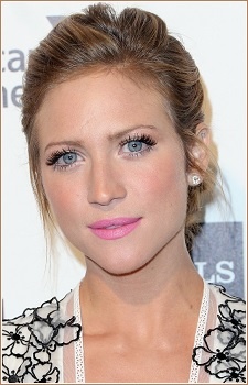 Foto Seiyuu Brittany Snow