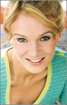 Foto Seiyuu Lori Gardner