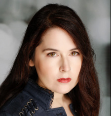 Foto Seiyuu Julie Shields