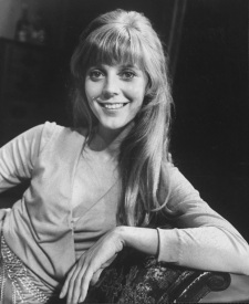 Foto Seiyuu Blythe Danner