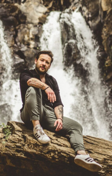 Foto Seiyuu Mark Pokora