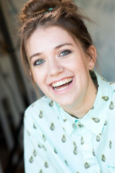 Foto Seiyuu Claire Corlett