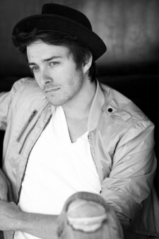 Foto Seiyuu Reece Thompson