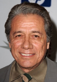 Foto Seiyuu Edward James Olmos